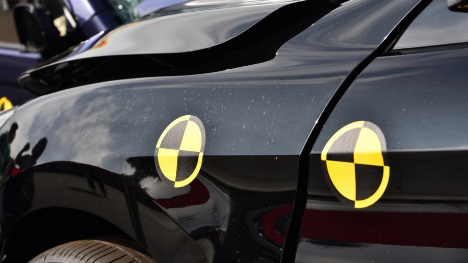 Crash test IIHS