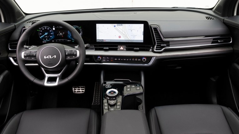 2023 Kia Sportage PHEV front cabin
