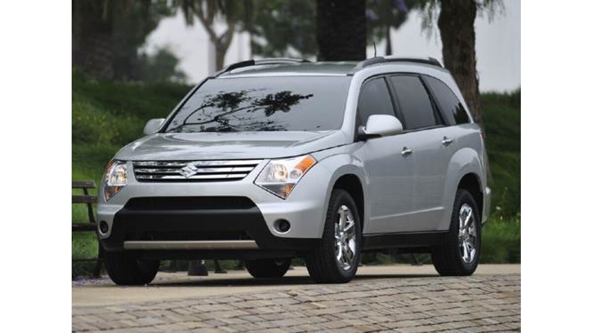 The 2009 Suzuki XL7 seen from a front quarter angle