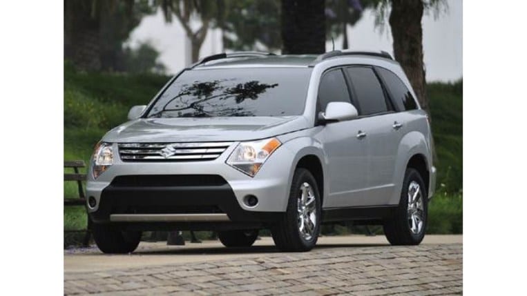 The 2009 Suzuki XL7 seen from a front quarter angle