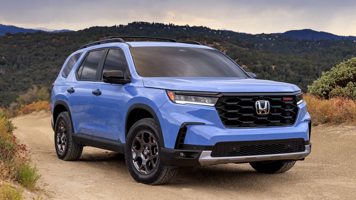 Front view of the totally redesigned 2023 Honda Pilot