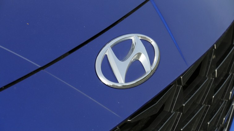 2023 Hyundai Elantra Hybrid hood badge