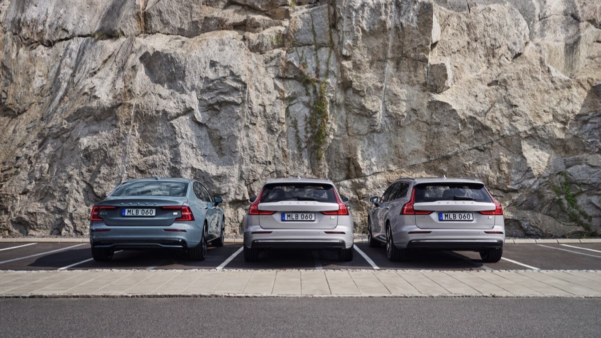 The 2023 Volvo S60, V60, and V60 Cross Country seen from the rear