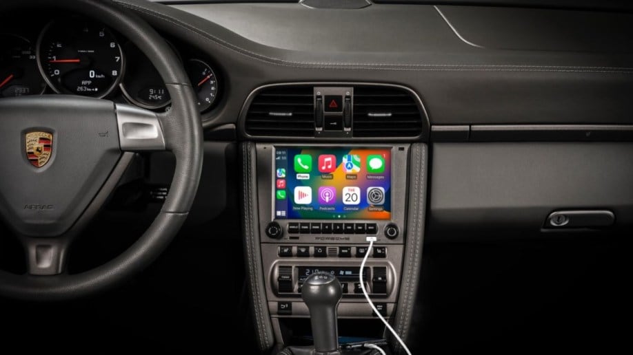 The updated PCCM infotainment unit in a Porsche 911