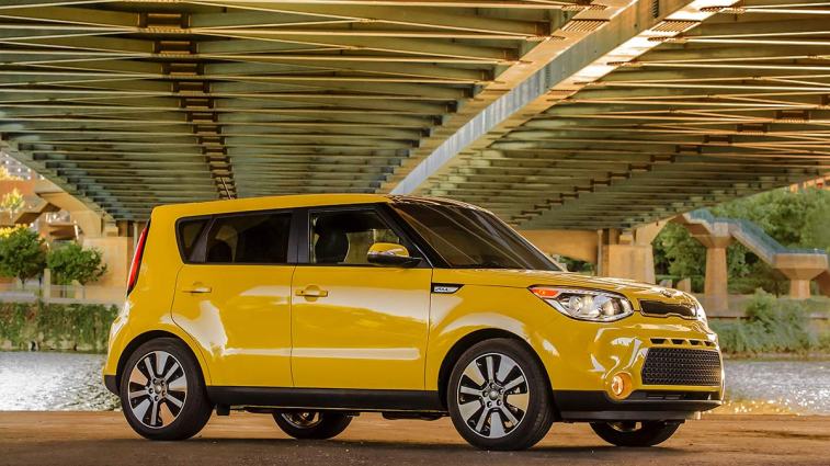 2015 Kia Soul in green.