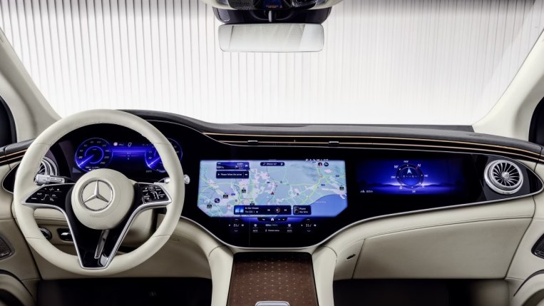 2023 Mercedes-Benz EQS SUV interior