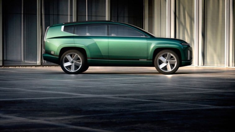 2024 Hyundai Ioniq 7 in green.