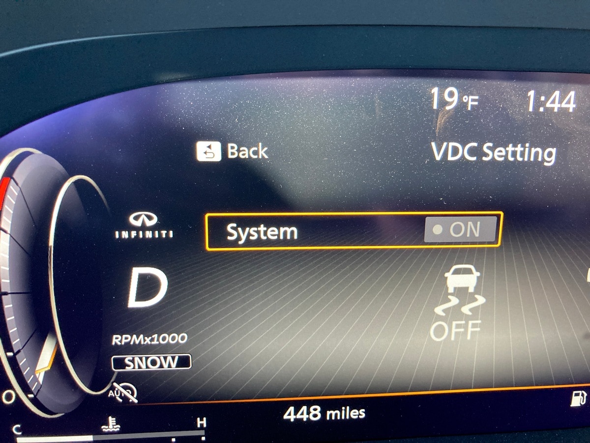 2023 Infiniti QX60 drive mode screen.