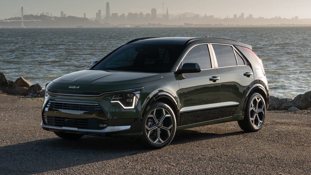 2023 Kia Niro with ocean backdrop.