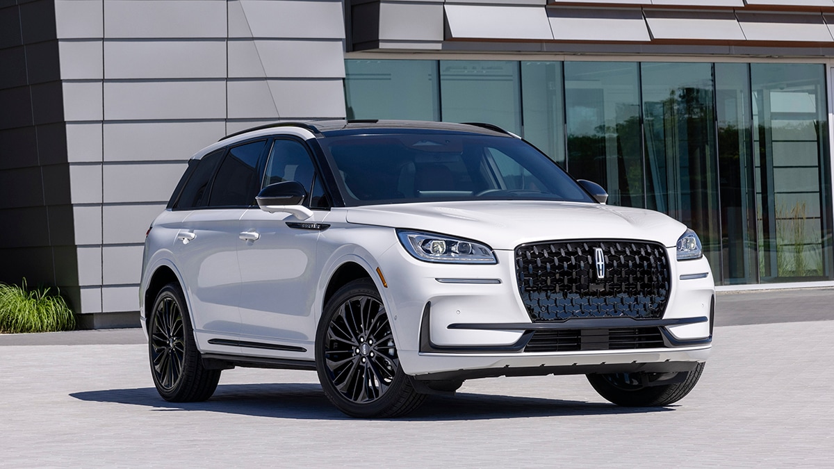 2023 Lincoln Corsair Reserve in white.