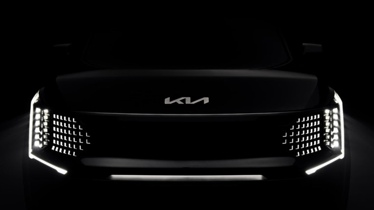 Una foto teaser que muestra la fascia delantera del próximo Kia EV9 2024