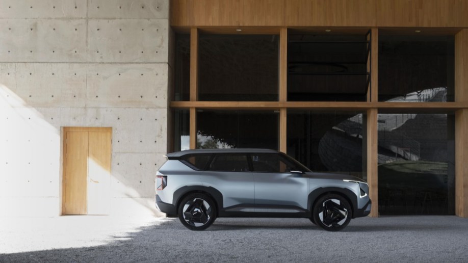 The Kia EV5 concept in profile