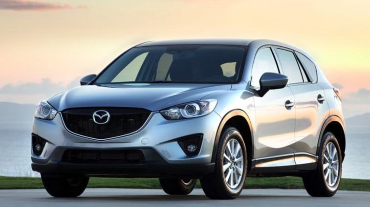 2015 Mazda CX-5 باللون الرمادي.
