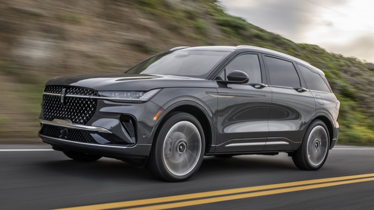 2024 Lincoln Nautilus vs. 2024 Lexus RX Comparison