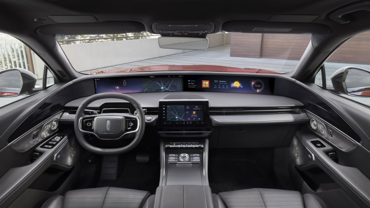 The dashboard of the 2024 Lincoln Nautilus