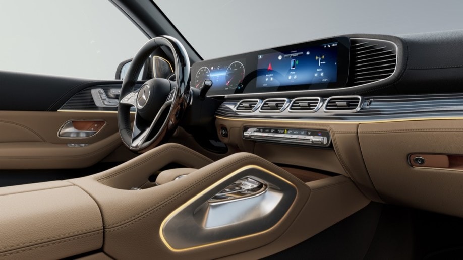 The interior of the 2024 Mercedes-Benz GLS with its MANUFAKTUR Piano Lacquer Flowing Lines trim