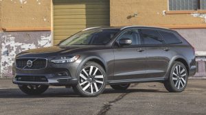 2023 Volvo V90 Cross Country in grey.