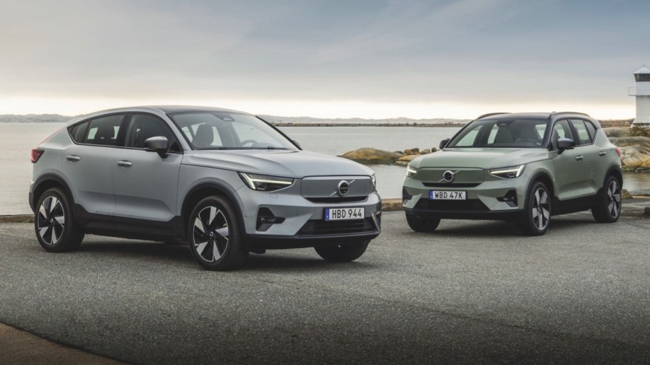 The 2023 Volvo C40 Recharge (left) and XC40 Recharge (right)