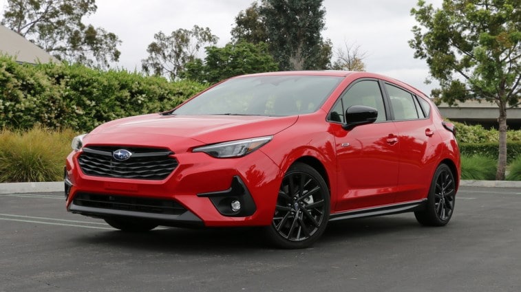 Σύγκριση Kia Forte 2024 εναντίον Subaru Impreza 2024 2 Κόκκινο 2024 Subaru Impreza RS hatchback