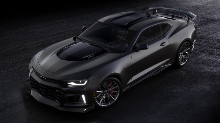 نسخة 2024 من شفروليه كامارو ZL1 Collector من الأعلى