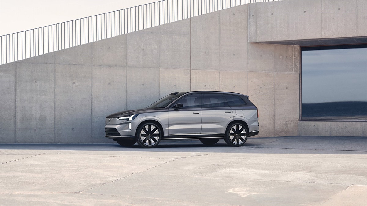 2024 Volvo EX90 in silver.