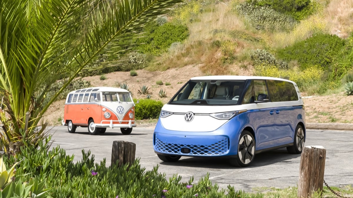 The 2024 VW ID.Buzz next to the original VW Type 2