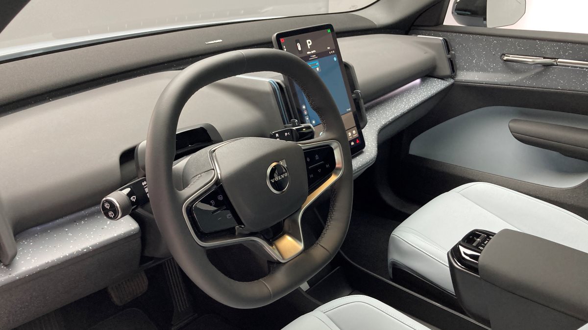 Spectacular 2025 Volvo EX30 Electrical SUV Debuts Motocourt