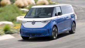 Front view of the 2025 Volkswagen ID. Buzz in blue