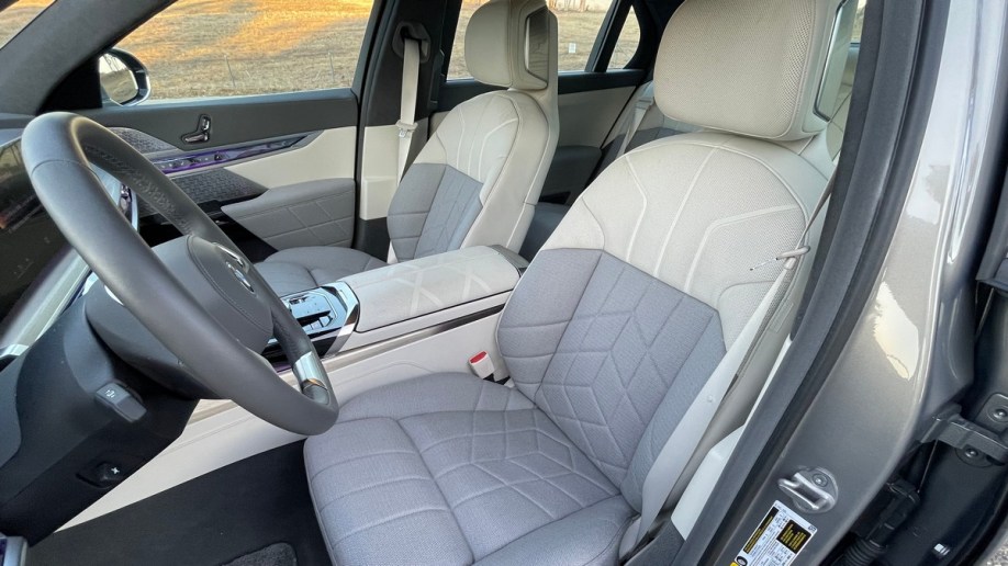 The seats of the 2023 BMW i7