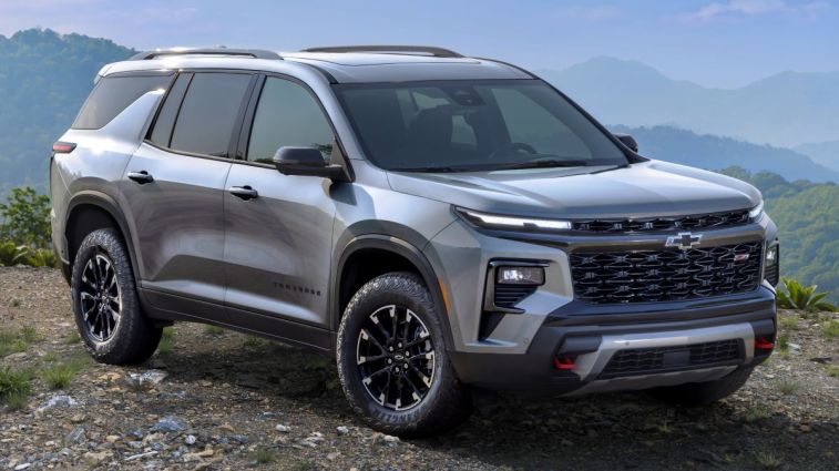 Front view of the 2024 Chevrolet Traverse Z71 in gray