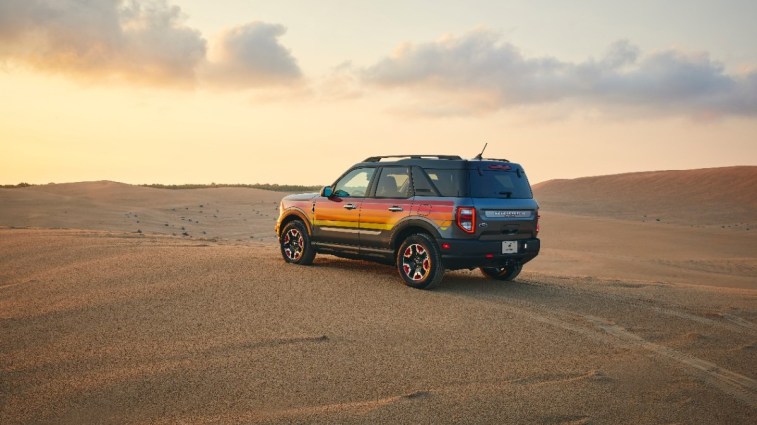 O Ford Bronco Sport Free Wheeling Edition 2024 visto de um ângulo traseiro