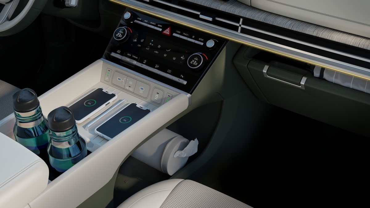 Dual charging trays in the 2024 Hyundai Santa Fe