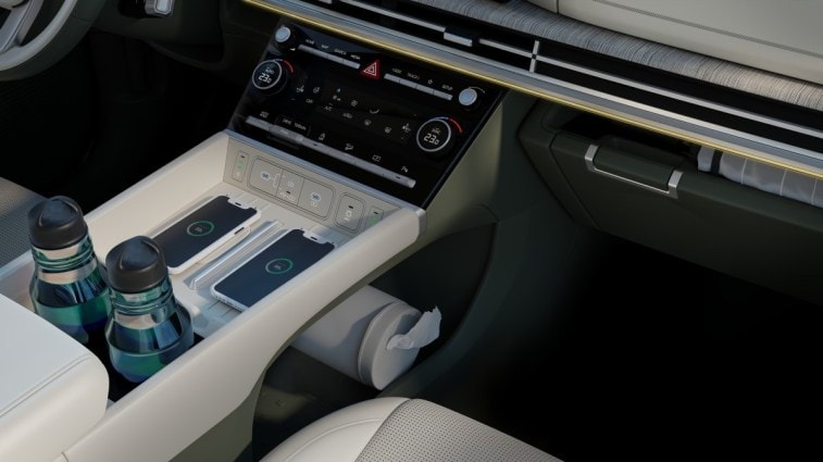 Dual charging trays in the 2024 Hyundai Santa Fe