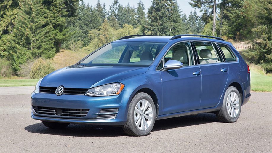 2017 Volkswagen Golf Sportwagen in blue.