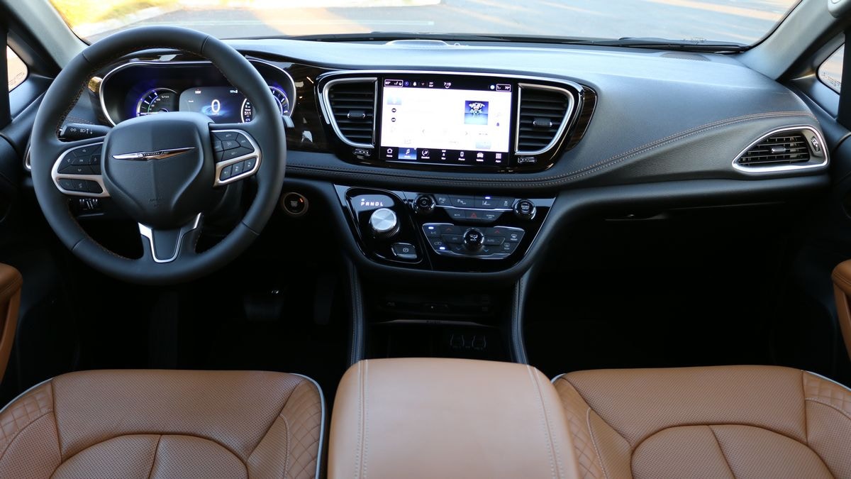 2023 Chrysler Pacifica PHEV Pinnacle interior dash.