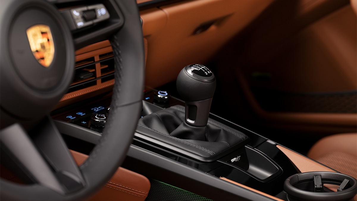 2024-porsche-911-gear-shift