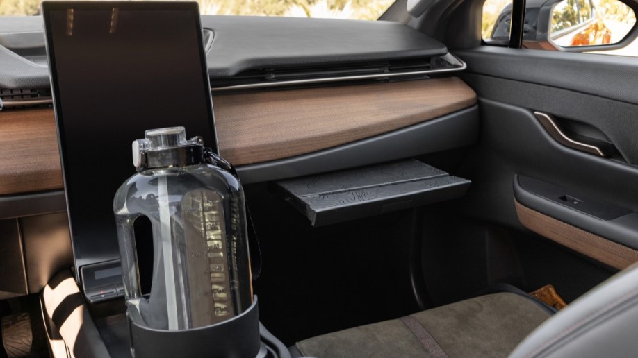 The enormous cupholder of the Fisker Alaska