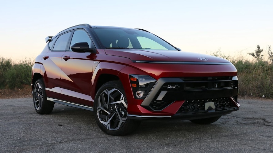 2024 Hyundai Kona vs. 2024 Kia Seltos Comparison Kelley Blue Book