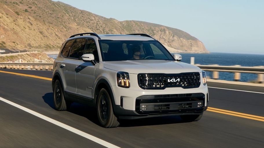 2024 Kia Telluride vs. 2024 Honda Pilot Comparison Kelley Blue Book