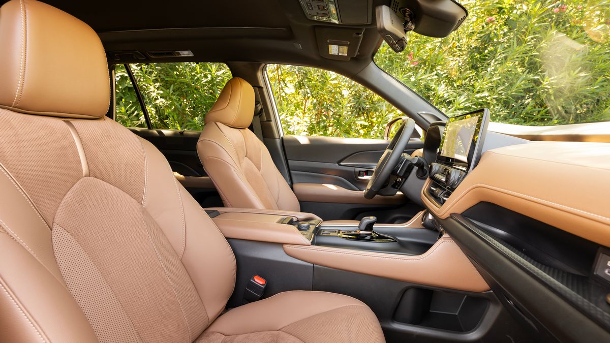 2024 Toyota Grand Highlander front cabin.