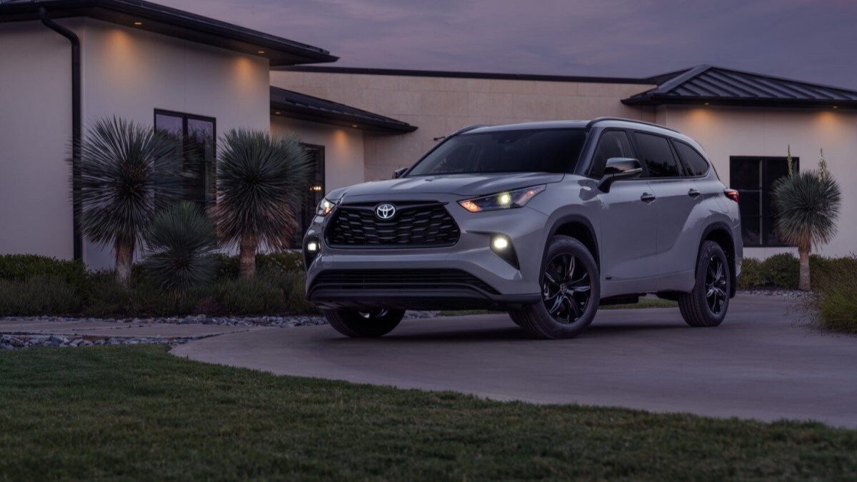 The 2024 Toyota Highlander Hybrid Nightshade Edition seen from a front quarter angle