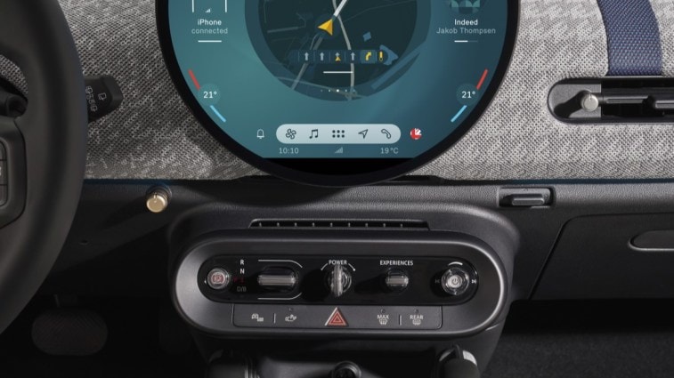 The round touchscreen and toggle bar of the 2025 Mini Cooper 