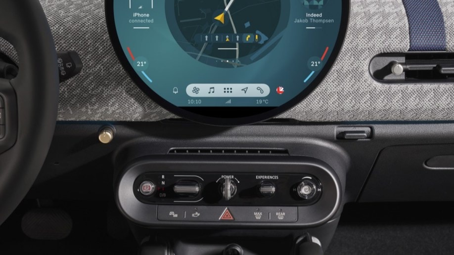 The round touchscreen and toggle bar of the 2025 Mini Cooper 