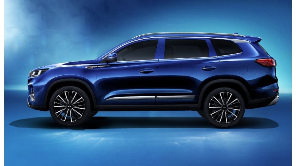 The 2023 Chery Tiggo 8 Pro seen in profile