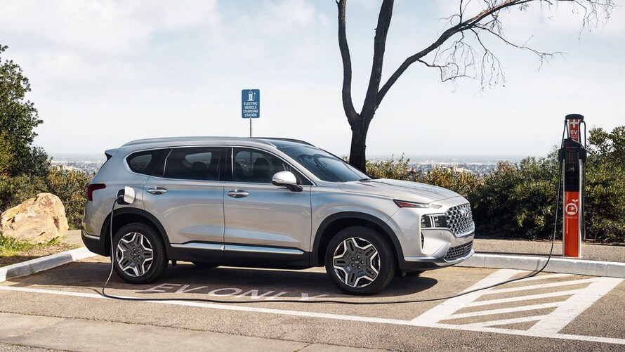 2024 Mazda CX90 PHEV vs. 2023 Hyundai Santa Fe PHEV Comparison