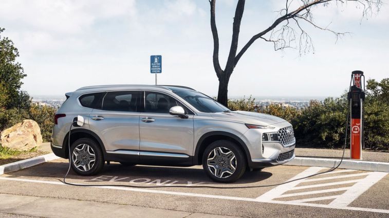 2023 هيونداي سانتا في شحن PHEV.