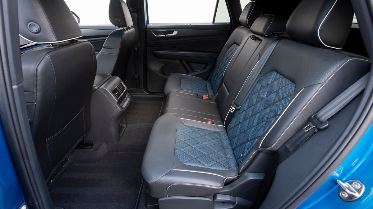 Let’s Take a Look Inside the 2024 Volkswagen Atlas Cross Sport Kelley