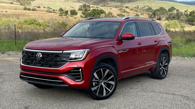 2024 Volkswagen Atlas SEL in red with hills in the background.