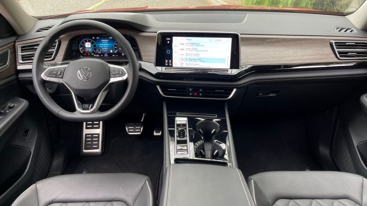 2024 Volkswagen Atlas SEL interior dash.