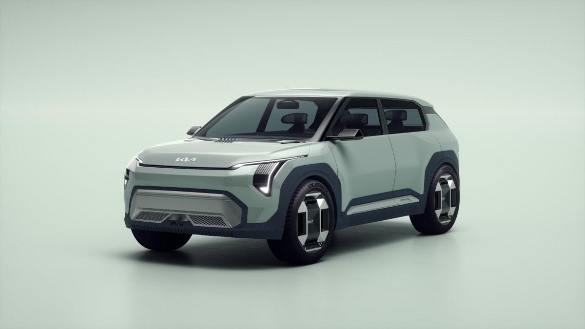 Le concept Kia EV3 vu sous l’angle du quart avant de couleur vert corail